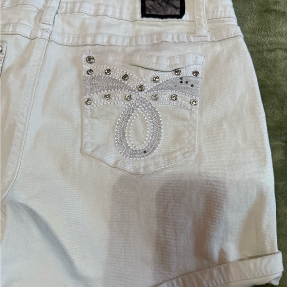 Women's White Earl Jeans Denim Shorts W/ detailed pockets. Cowgirl, stagecoach - Picture 7 of 11